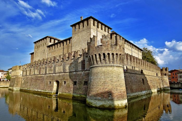 ROCCHE PARMENSI<br>Soragna e Fontanellato<br><strong><u>ISCRIZIONI APERTE</u></strong>